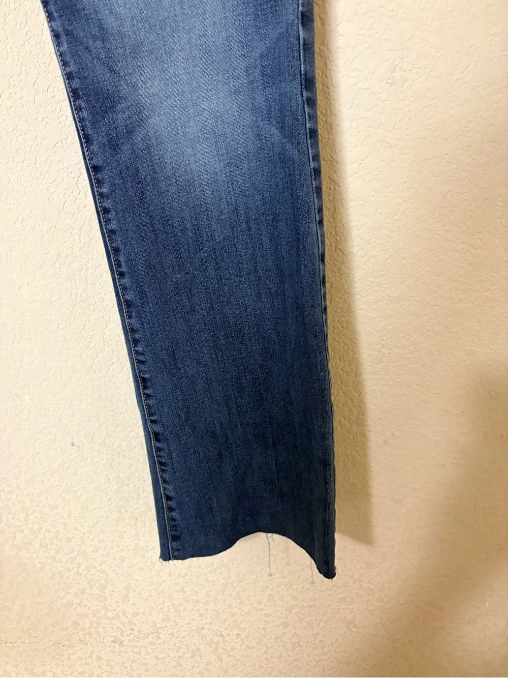 American Eagle Outfitters Kick Boot Medium Wash Mid-Rise Jeans Size 29”